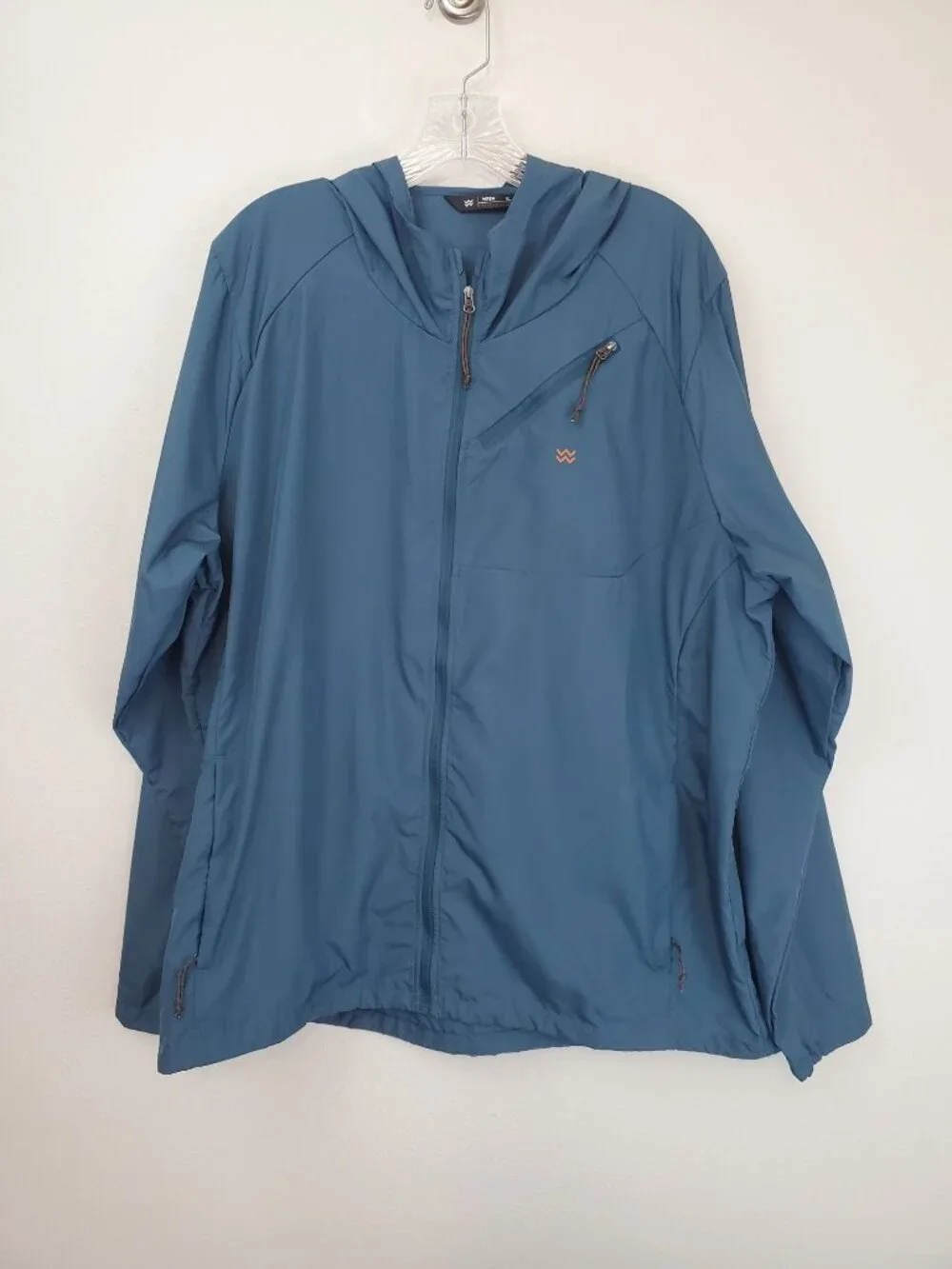 Wren men's 1/2 zip packable pullover windbreaker in Pacific Blue